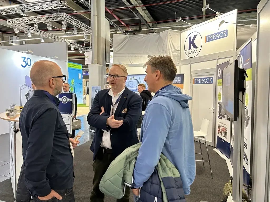 kama-stefan-kleditzsch-with-clients-1